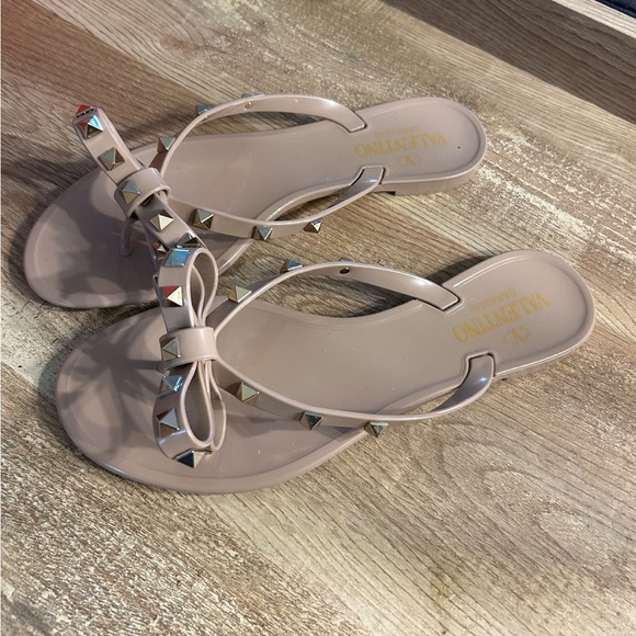 Brand New Valentino Jelly Slides. NEVER WORN! Dust bag and box! Size 37 (7) - Picture 2 of 7